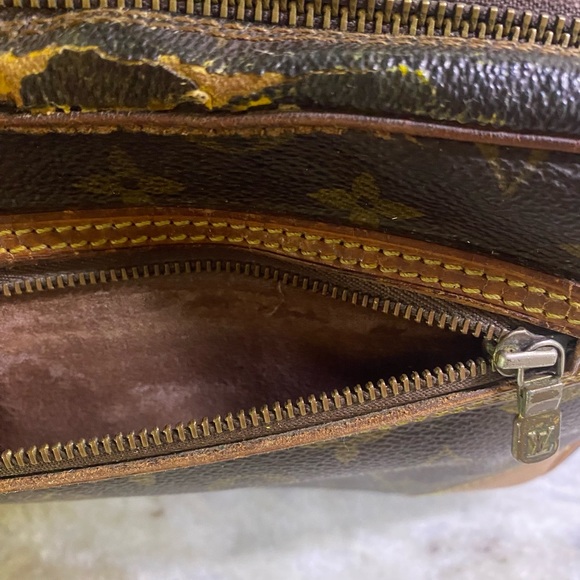 Louis Vuitton Monogram Marly Dragonne GM Wristlet - Picture 8 of 12